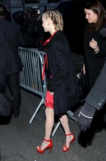 Amanda Seyfried feet photo thumbnail