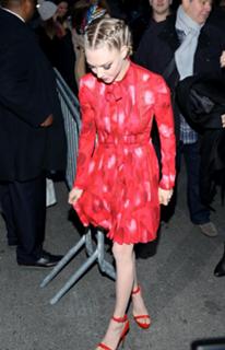 Amanda Seyfried feet photo thumbnail