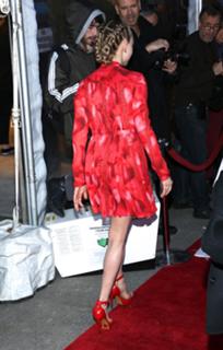 Amanda Seyfried feet photo thumbnail