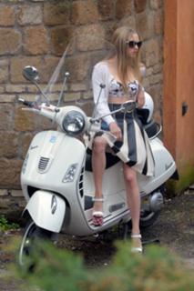 Amanda Seyfried feet photo thumbnail