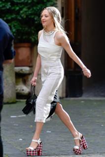 Amanda Seyfried feet photo thumbnail