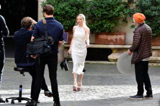 Amanda Seyfried feet photo thumbnail