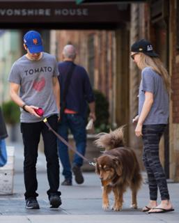Amanda Seyfried feet photo thumbnail