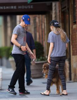 Amanda Seyfried feet photo thumbnail
