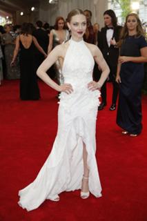 Amanda Seyfried feet photo thumbnail