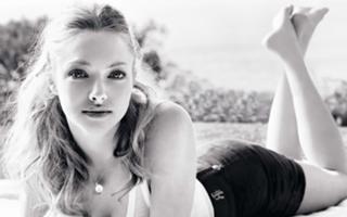 Amanda Seyfried feet photo thumbnail