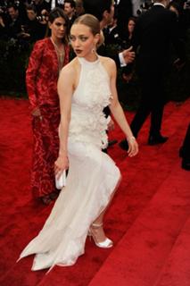 Amanda Seyfried feet photo thumbnail