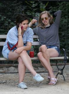 Amanda Seyfried feet photo thumbnail