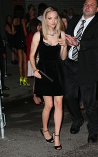 Amanda Seyfried feet photo thumbnail