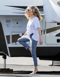 Amanda Seyfried feet photo thumbnail