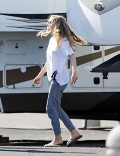 Amanda Seyfried feet photo thumbnail