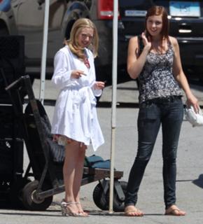 Amanda Seyfried feet photo thumbnail