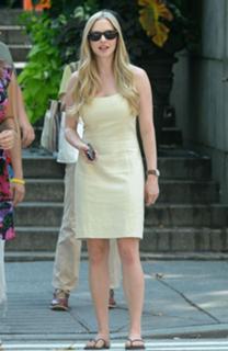 Amanda Seyfried feet photo thumbnail