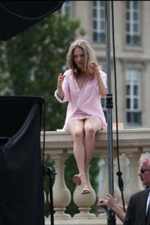 Amanda Seyfried feet photo thumbnail