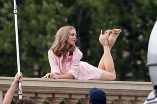 Amanda Seyfried feet photo thumbnail