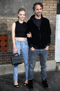Amanda Seyfried feet photo thumbnail