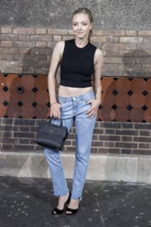 Amanda Seyfried feet photo thumbnail