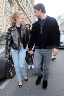 Amanda Seyfried feet photo thumbnail