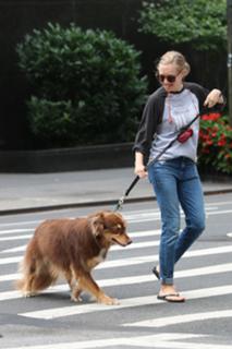 Amanda Seyfried feet photo thumbnail