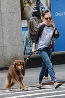 Amanda Seyfried feet photo thumbnail