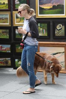 Amanda Seyfried feet photo thumbnail