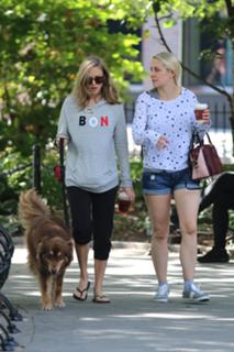Amanda Seyfried feet photo thumbnail