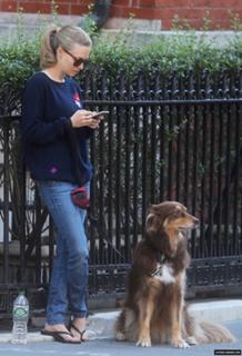 Amanda Seyfried feet photo thumbnail