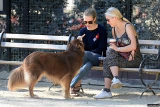 Amanda Seyfried feet photo thumbnail