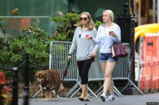 Amanda Seyfried feet photo thumbnail