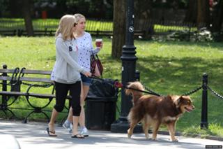 Amanda Seyfried feet photo thumbnail