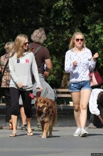 Amanda Seyfried feet photo thumbnail
