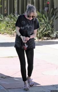 Amanda Seyfried feet photo thumbnail