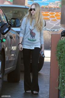 Amanda Seyfried feet photo thumbnail