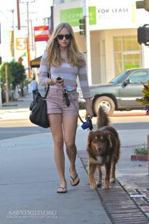 Amanda Seyfried feet photo thumbnail