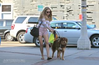 Amanda Seyfried feet photo thumbnail