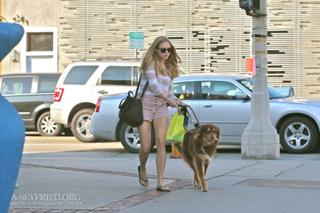 Amanda Seyfried feet photo thumbnail