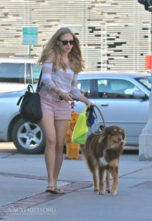 Amanda Seyfried feet photo thumbnail