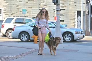 Amanda Seyfried feet photo thumbnail
