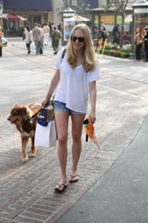 Amanda Seyfried feet photo thumbnail