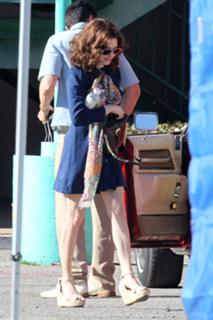 Amanda Seyfried feet photo thumbnail