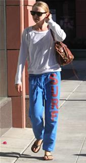 Amanda Seyfried feet photo thumbnail