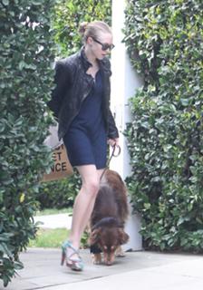 Amanda Seyfried feet photo thumbnail