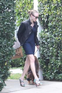 Amanda Seyfried feet photo thumbnail