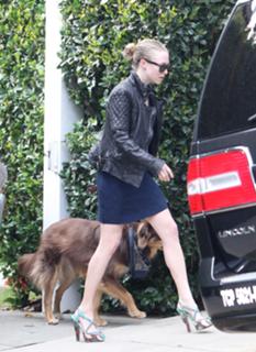 Amanda Seyfried feet photo thumbnail