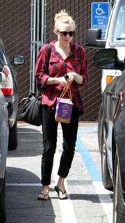 Amanda Seyfried feet photo thumbnail