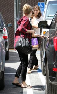 Amanda Seyfried feet photo thumbnail