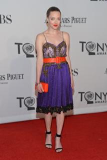 Amanda Seyfried feet photo thumbnail