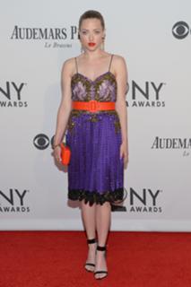 Amanda Seyfried feet photo thumbnail