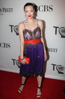 Amanda Seyfried feet photo thumbnail