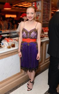 Amanda Seyfried feet photo thumbnail